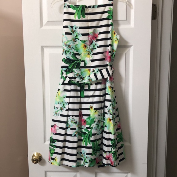 Chetta B Dress Sz 12, Fit And Flair Belted floral Summer Sleeveless with Pockets - Picture 2 of 6
